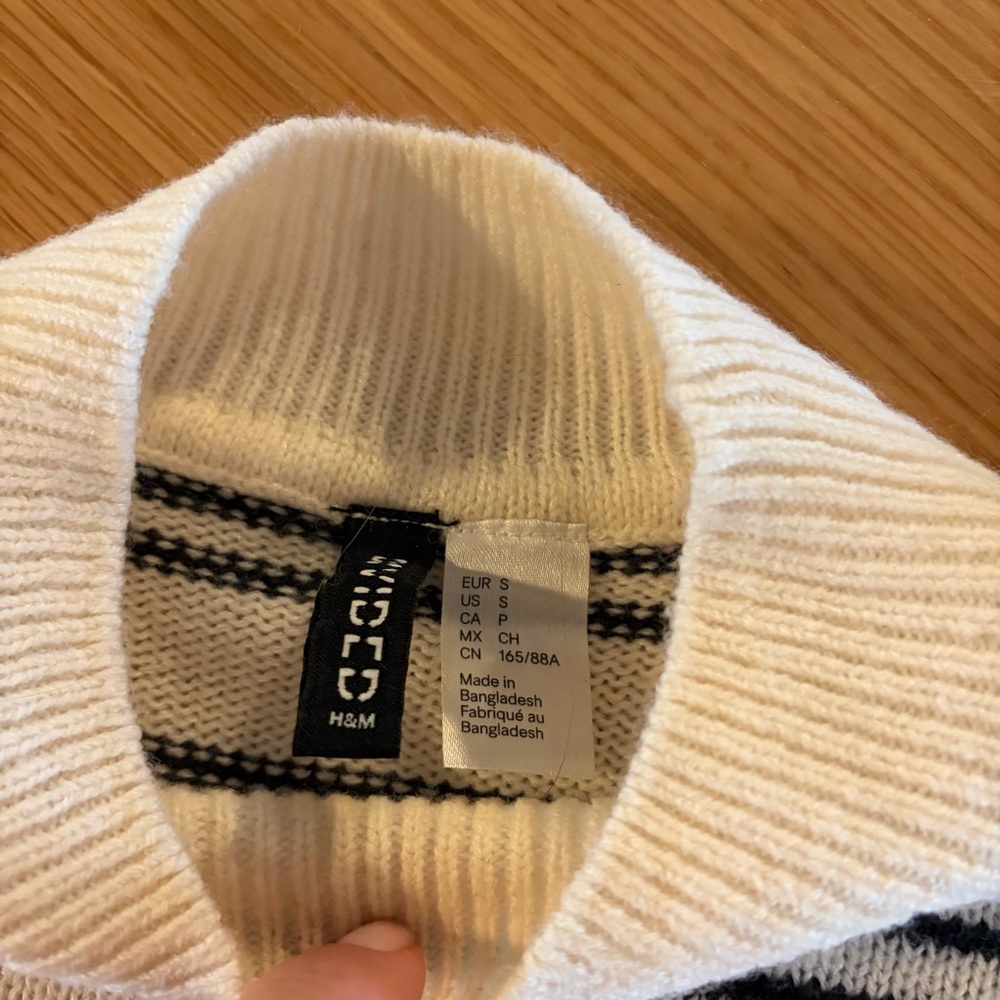 H&M Cream and Black Striped Cropped Sweater - Picture 3 of 7